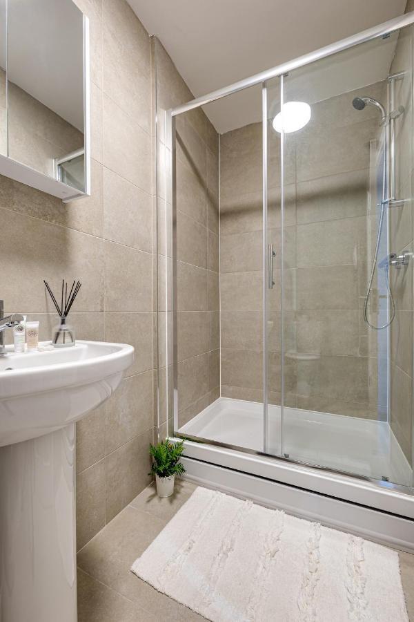 Top Floor Apartment With Private Balcony In Stockport Centre By Hass Haus المظهر الخارجي الصورة